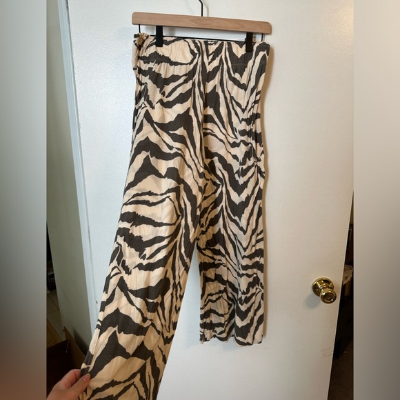 Pants - H&M Zebra Strip Pants